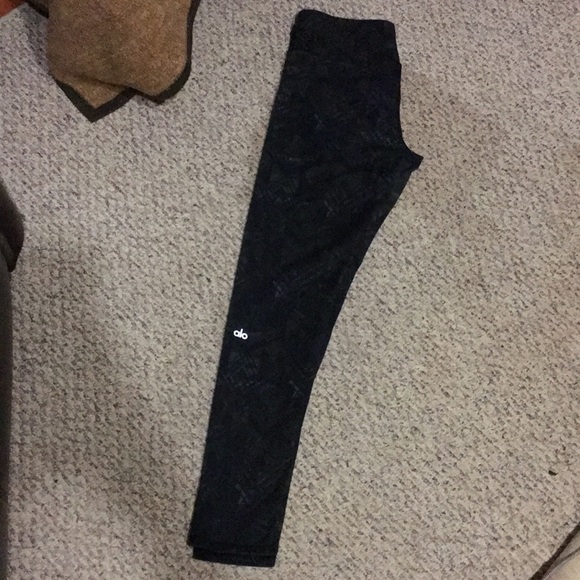 ALO Yoga Pants - Alo yoga workout leggings/pants